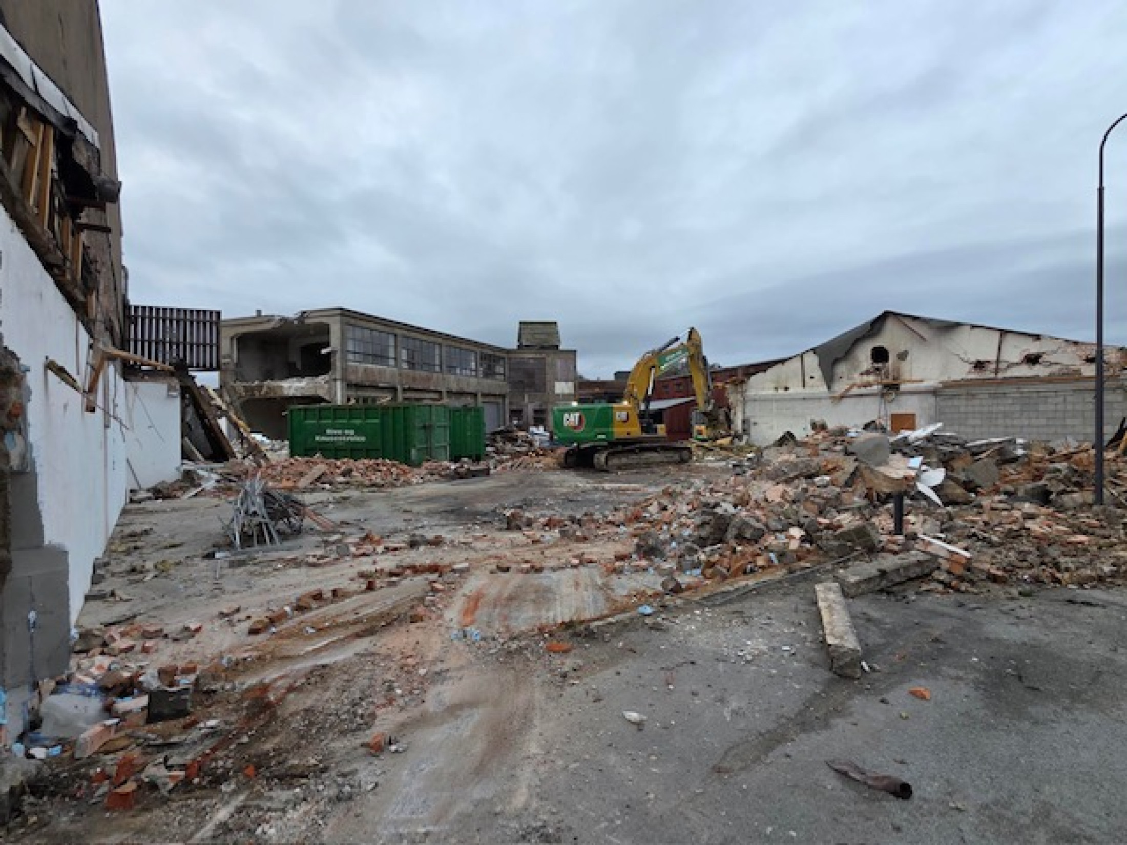 Nå rives gammelt bygg